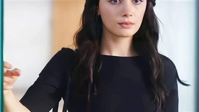 جارتي كل يوم بعد الفجر كانت بتخرج من ورا البيت ولابسه طرحه